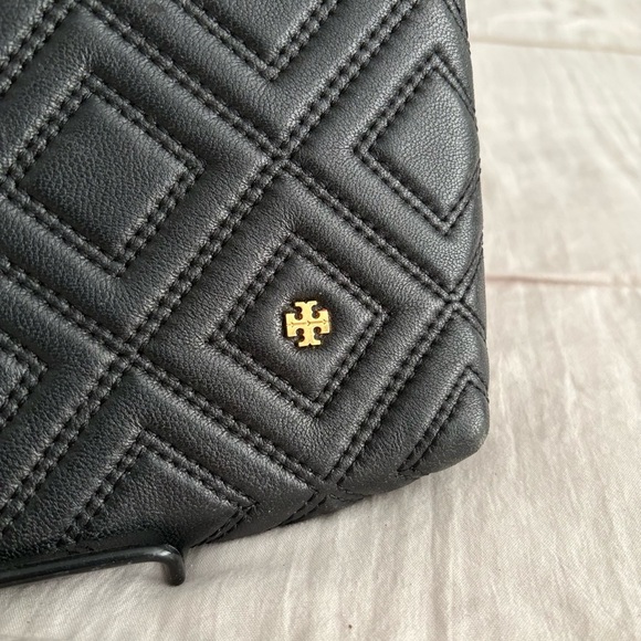 Tory Burch Kira Chevron Slim Crossbody Bag – Black Quilted Leather - Picture 3 of 10